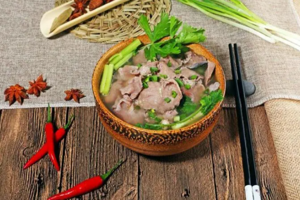 楊小濤蹺腳牛肉面