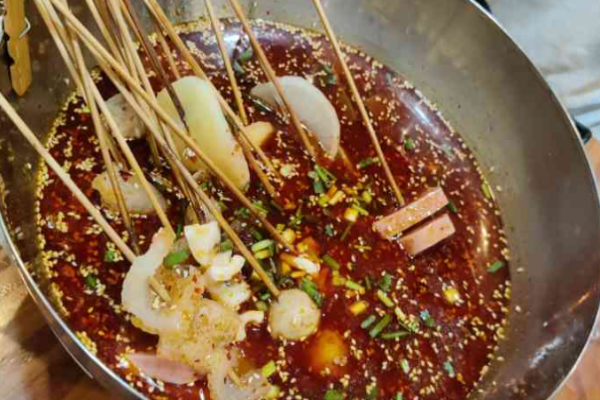 歡辣頌串串香加盟