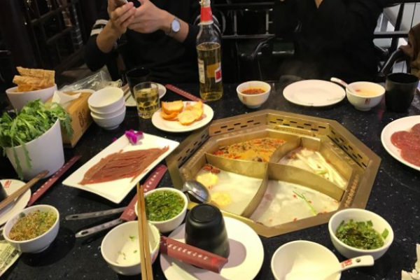 巴實(shí)火鍋加盟
