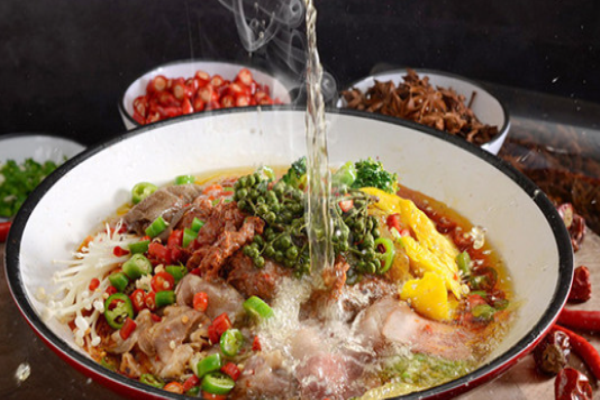牛八秒油潑冒菜加盟