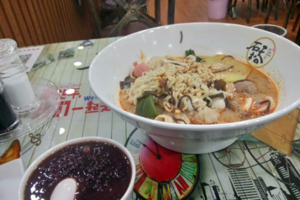 石天松麻辣燙加盟