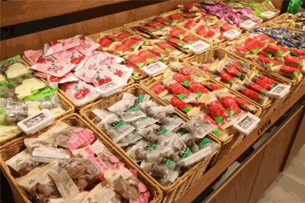 零食哥休閑零食加盟店怎么樣？多渠道吸金模式，回報大！