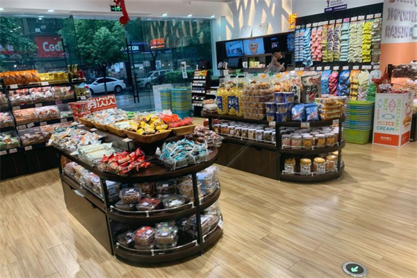 消閑果兒零食店加盟