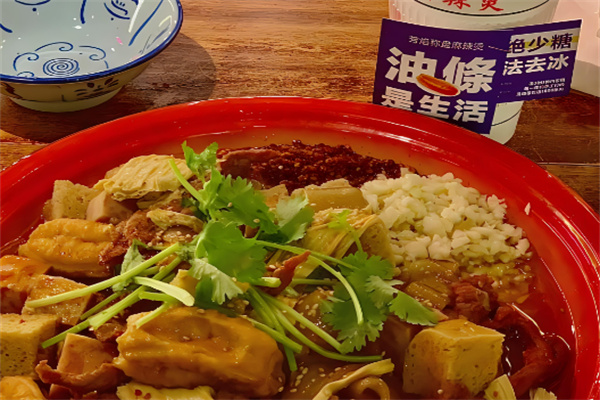 老秤盤干拌麻辣燙加盟
