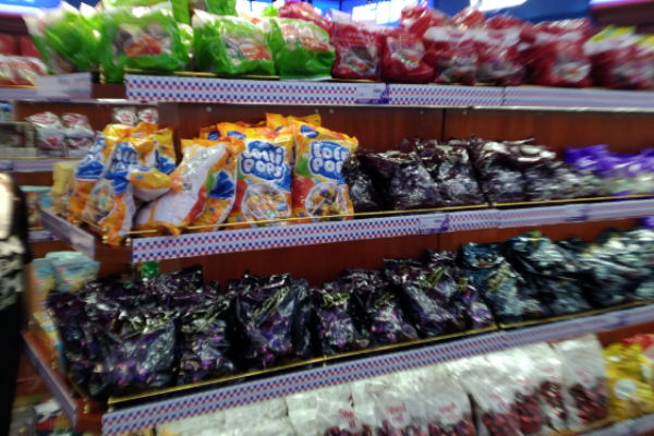 上海開想開個進(jìn)口零食店店鋪怎么辦?探索零食行業(yè)潛力與開店步驟