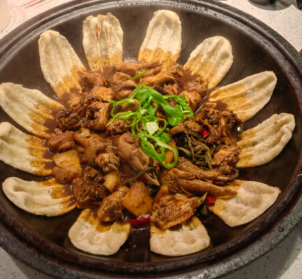 上海開開家地鍋雞要投資多少店？深度解析成本與回報(bào)