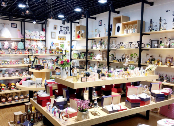 在上海開個(gè)創(chuàng)意禮品店投資多少錢？從零到開業(yè)的全成本解析