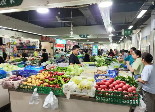 上海開上海新建菜市場(chǎng)店要多少錢？從選址到運(yùn)營的資金圖譜