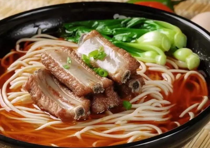 上海開(kāi)家重慶小面館投資多少錢？從選址到盈利的成本指南