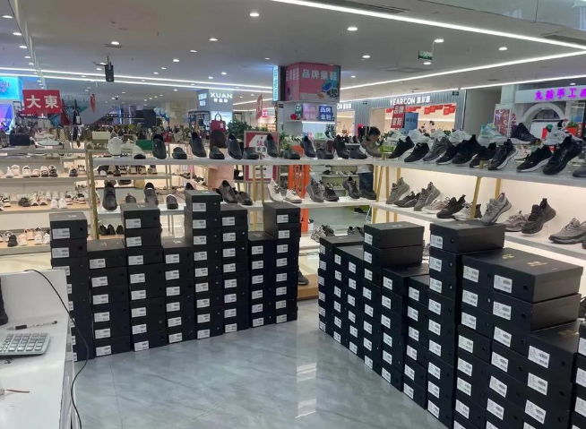 上海開一個皮鞋店投資多少？從選址到盈利的成本與策略指南
