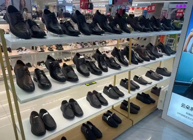 上海開一個皮鞋店投資多少？從選址到盈利的成本與策略指南