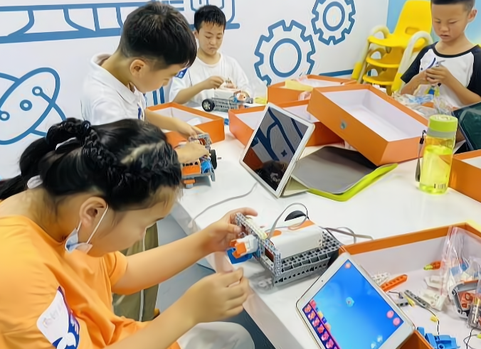 上海開機器人培訓班需要投資多少？全維度投資解析