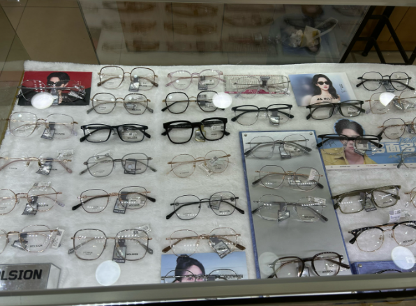 上海開眼鏡實體店要投資多少店才能開