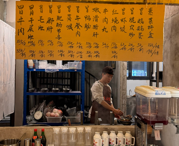 上海開家冒菜店投資多少？深度解析成本結(jié)構(gòu)與盈利策略