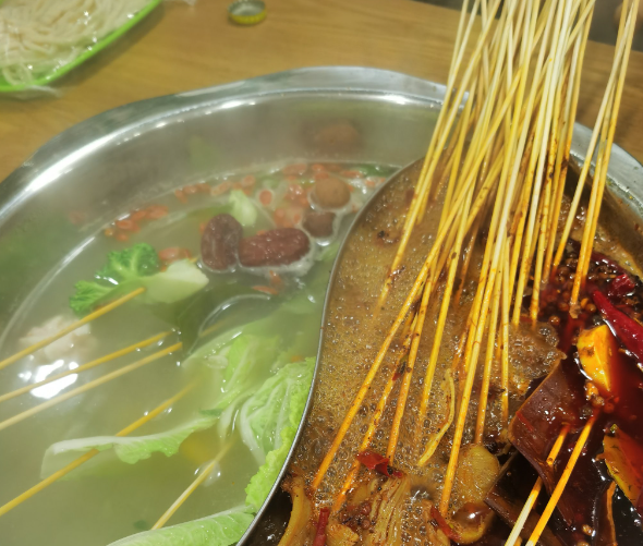 上海開(kāi)一家串串店需要投資多少錢(qián)？核心成本項(xiàng)解析