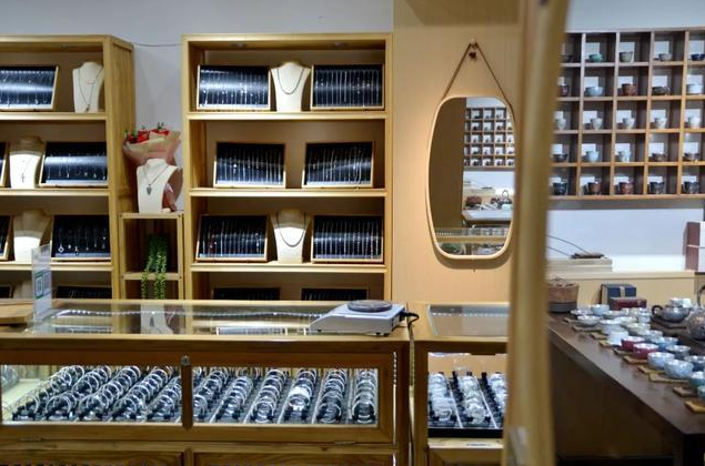 上海開個銀飾品店投資多少店合適？上海開設(shè)銀飾品店投資策略