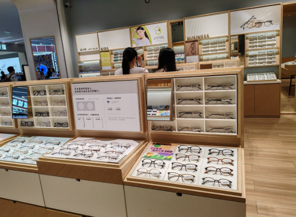 上海開(kāi)眼鏡實(shí)體店要投資多少？全方位成本構(gòu)成