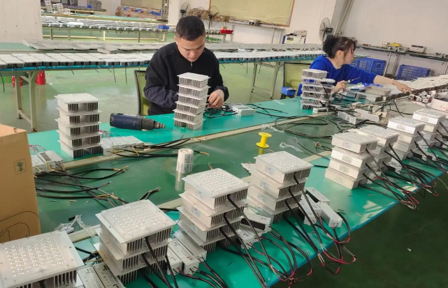 上海開節(jié)能燈加工廠創(chuàng)業(yè)店投資要多少錢？成本解析與收益測算